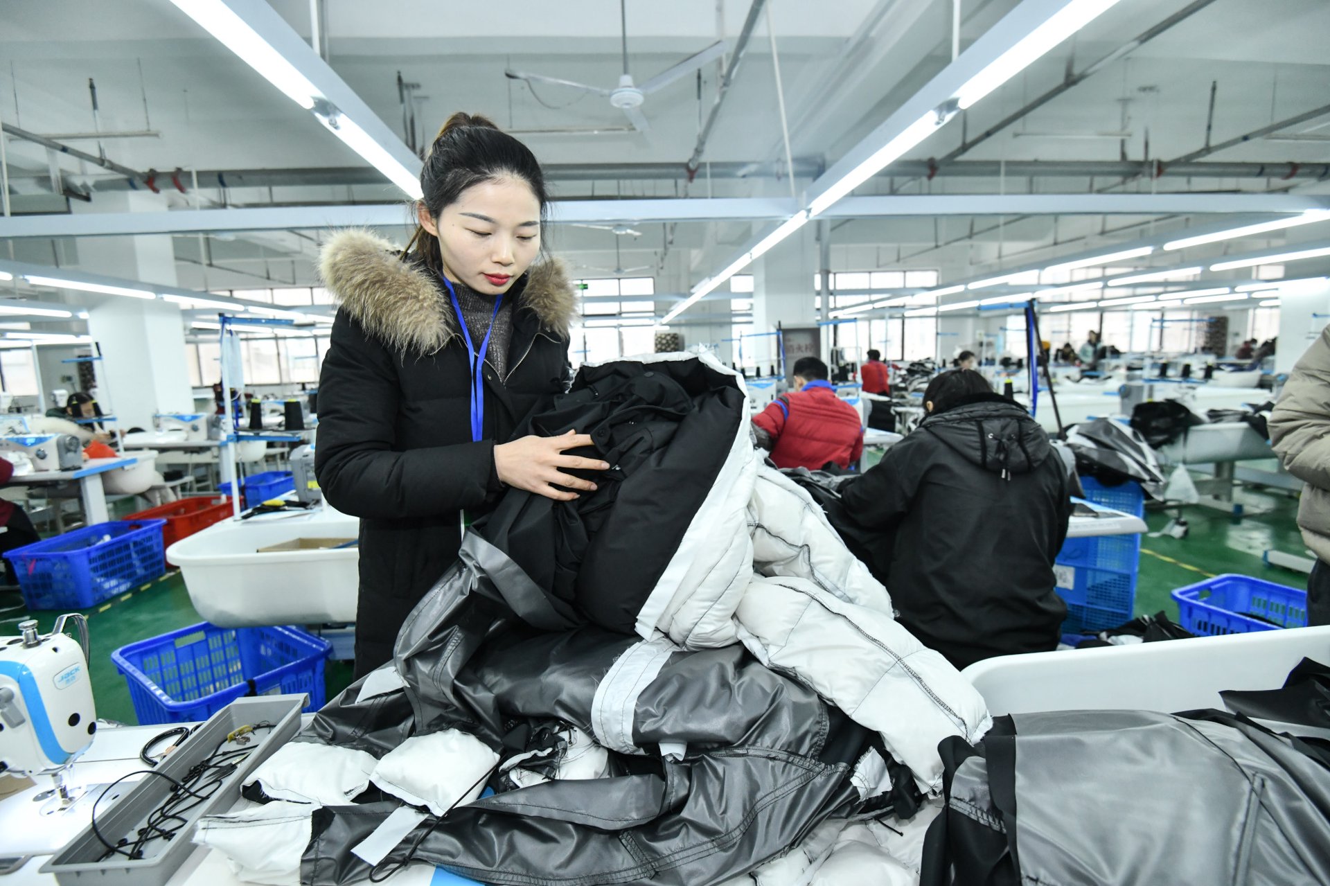 细记羽绒服装